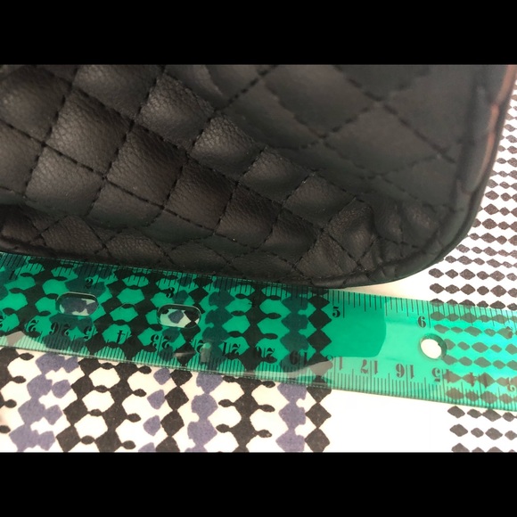 🛑SOLD🛑  Guess Handbag 👜 with strap - Picture 8 of 8